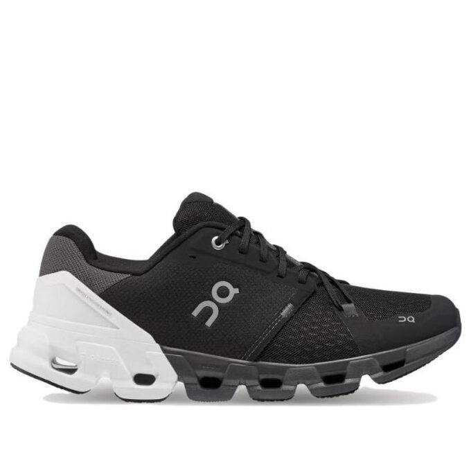 Cloudflyer 4 Wide «Schwarz Weiß»