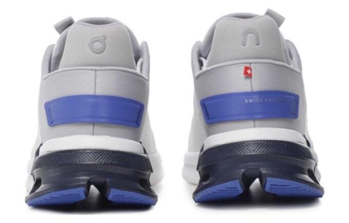 Cloudnova Flux «Naturweiß Kobalt»