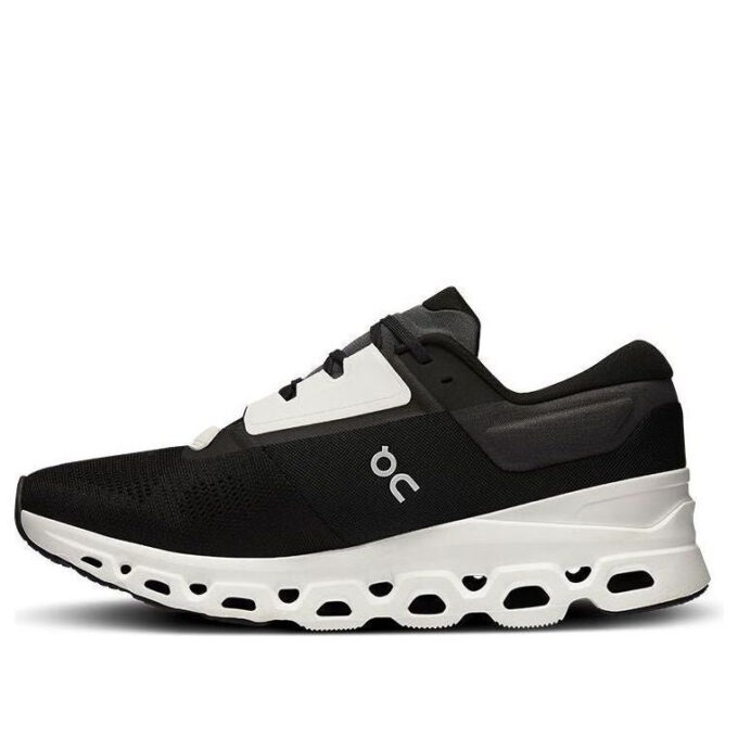 ON Cloudstratus 3 «Schwarz Frost»