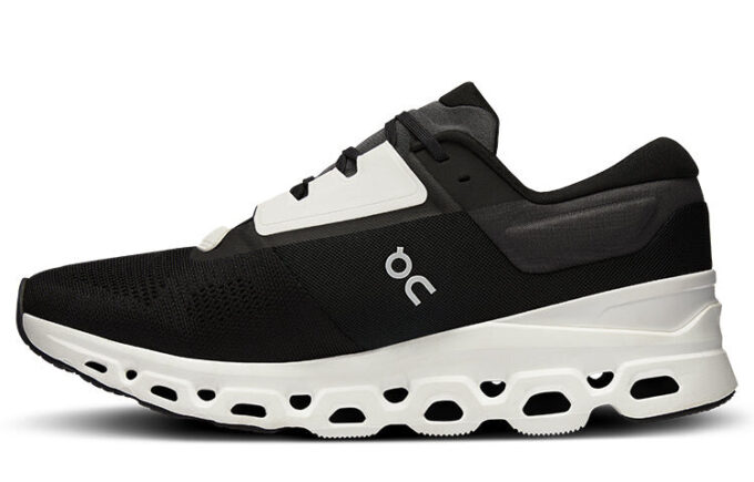 ON Cloudstratus 3 «Schwarz Frost»