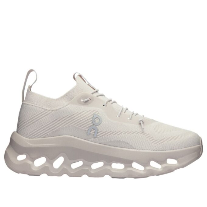 On Running x LOEWE Cloudtilt in «Sand»