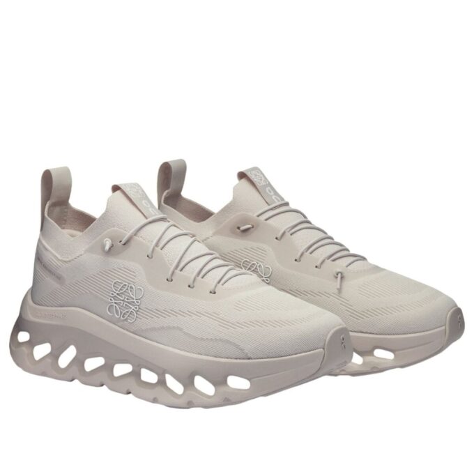 On Running x LOEWE Cloudtilt in «Sand»
